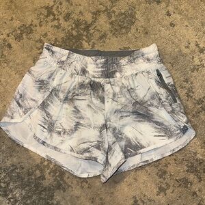 Lululemon tracker low-rise lined shorts 4inch size 8